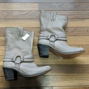 Frye Carmen boots NWOT